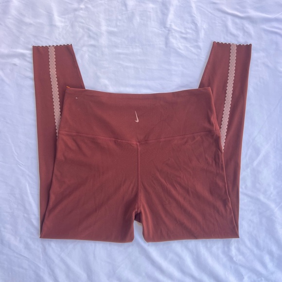 Women's Nike Yoga Luxe High Rise 7/8 Training Leggings Burgundy XL - Picture 6 of 7